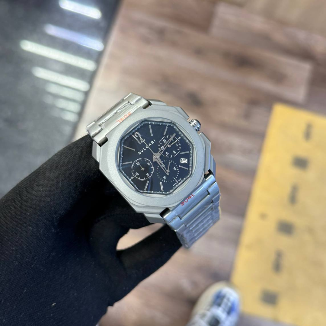 B. L’Architecturale – Octo Chronographe (Édition Sablée 904L)