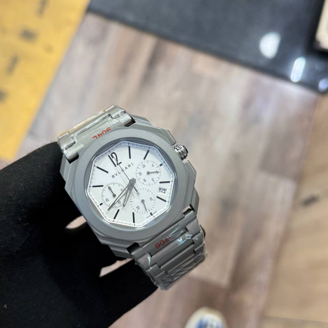 B. L’Architecturale – Octo Chronographe (Édition Sablée 904L)