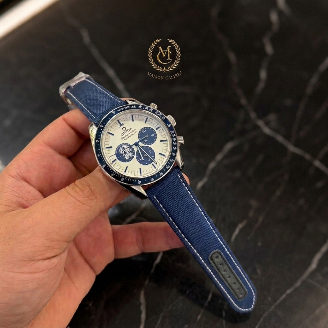 O. Le Chronographe 50ème Anniversaire – Édition Snoopy (Série Héritage)